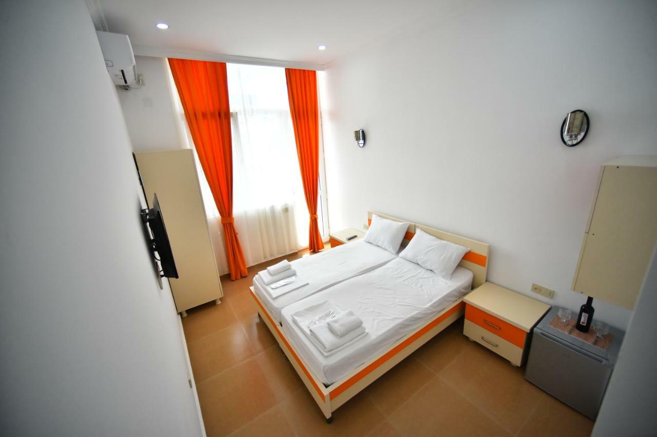 Orange Home Hotel Batumi Exterior foto